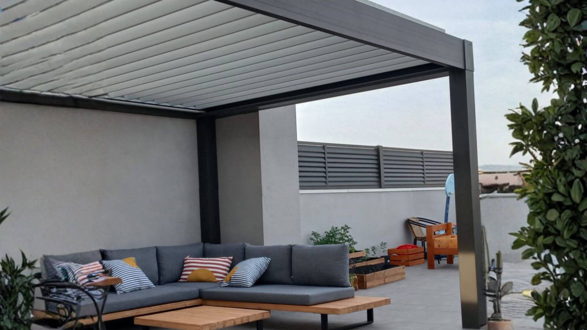 Pérgola de aluminio cerrada